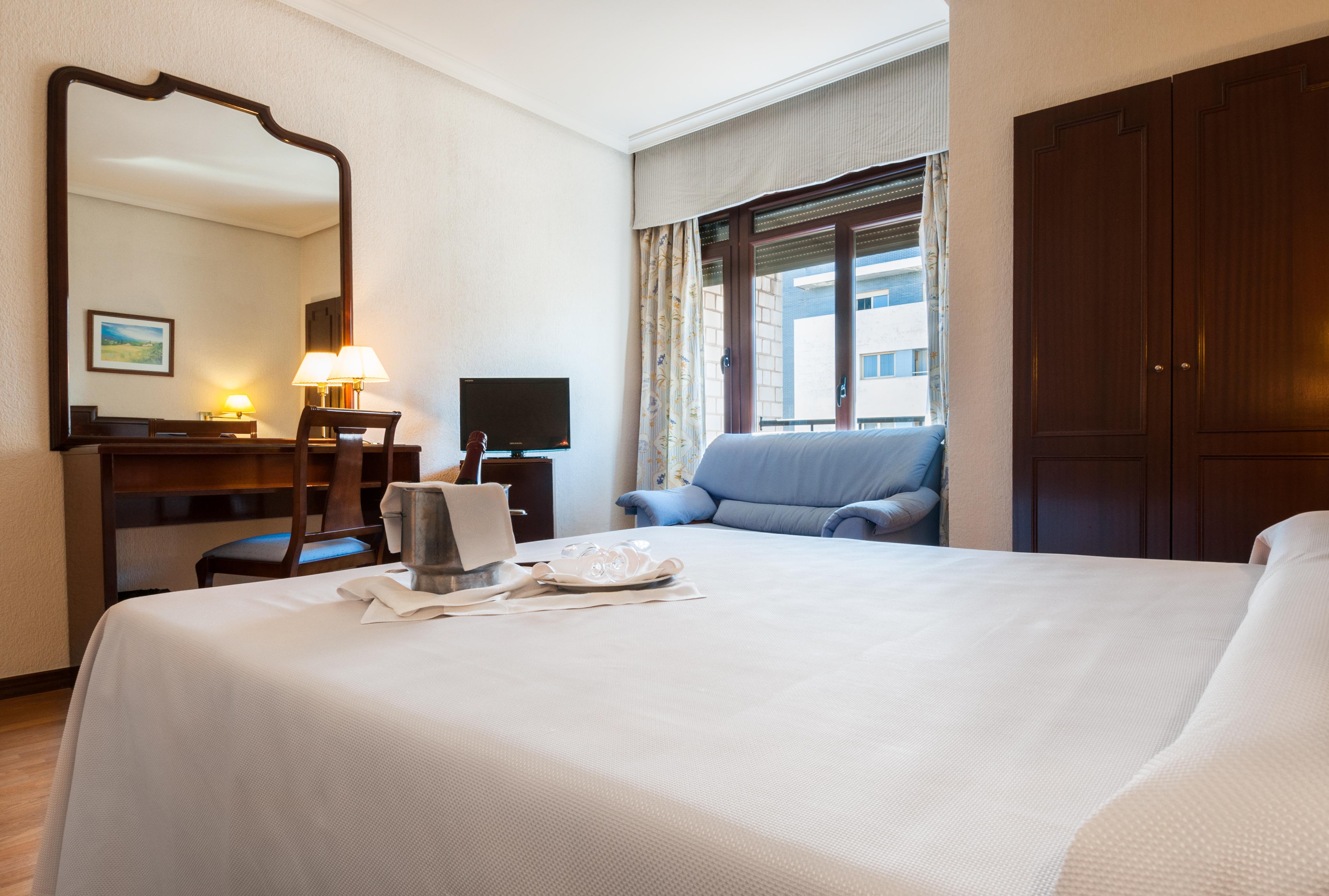 Hotel Alcantara Caceres Ngoại thất bức ảnh